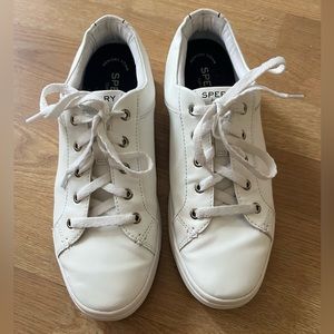 White leather sperry low top sneakers women’s size 9.5